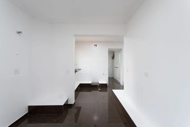 Imagem Apartamento 169M², 3Q, 2 Suítes, 3 Banheiros, 3 Vagas, Varanda, Piscina, Churrasqueira, Salão de Festas, Jardim.