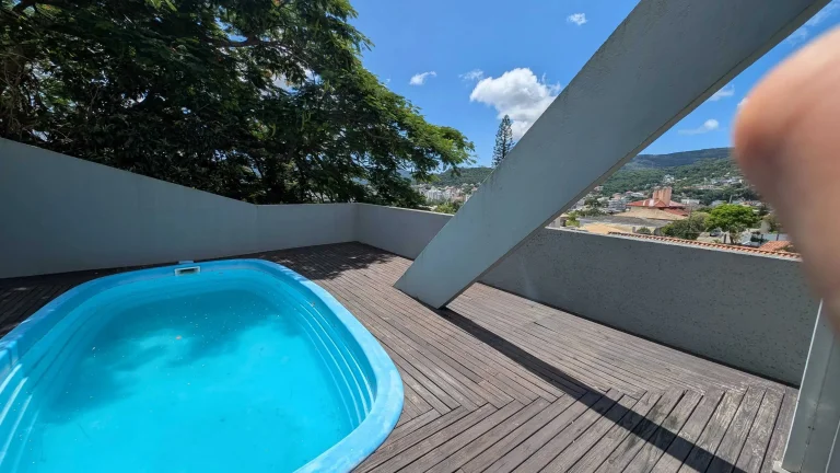 Imagem Casa com 5 dormitórios sendo 3 suítes e 4 vagas de garagem em Florianópolis/SC
