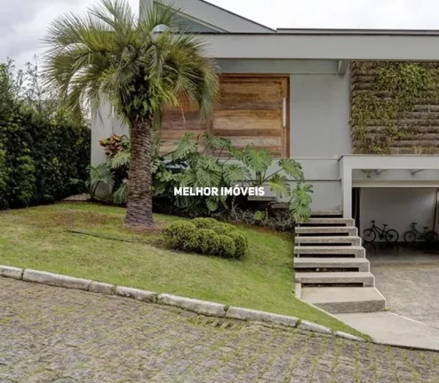 Imagem Casa em condomínio fechado á venda com 4 suítes, 2 vagas localizado na Praia Brava.