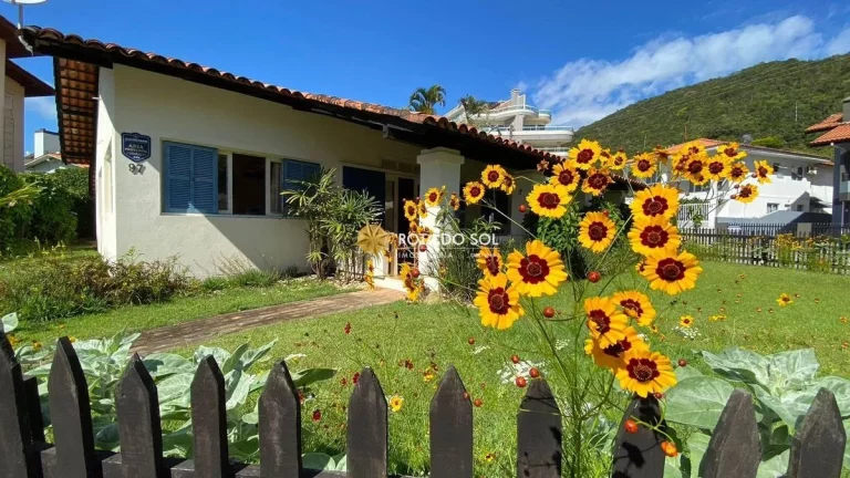 Imagem Casa à venda 4 quartos a poucos metros da Praia de Bombas - Bombinhas SC