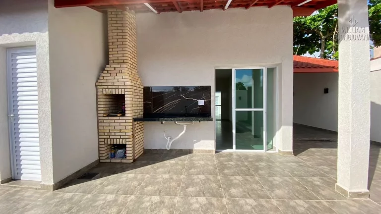 Imagem Belíssima casa ampla com piscina em Itanhaém á venda