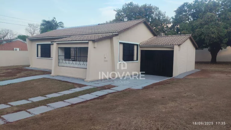 Imagem Casa com 3 dormitórios para alugar, 119 m² por R$ 2.200,00/mês - Vila de Furnas - Itumbiara/GO