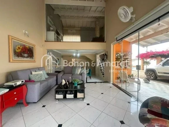 Imagem Casa com 3 dormitórios sendo 1 suíte, closet e varanda com linda vista, sala de jantar, estar e TV...