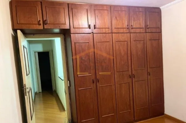 Imagem Sobrado amplo com 2 dormitórios com armários, 2 banheiros, sala com ar-condicionado, cozinha grand...