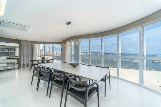 Imagem Apartamento com 4 dormitórios à venda sendo 4 suítes, 237 m² por - R$ 13.200.000,00 - Centro - Bal. Camboriú/SC