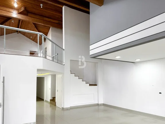 Imagem Casa Comercial para Alugar na Vila Isabel | 195m² com Pé Direito Duplo e Salas Integradas – Ideal para Escritórios, Clínicas e Empresas