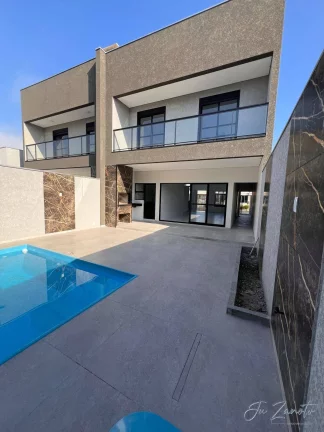 Sobrado alto padrão com Piscina, 3 suítes próximo ao Centro Matinhos-PR
