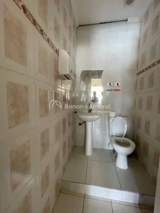 Imagem Ampla sala comercial disponível para locação em Paulínia, com 300 m² de área bem distribuída,...