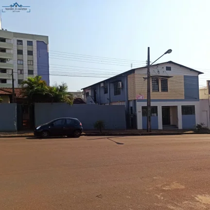 TERRENO COM 1000 M² COM BARRAÇÃO E APARTAMENTO Ã VENDA NO CENTRO DE TOLEDO-PR.