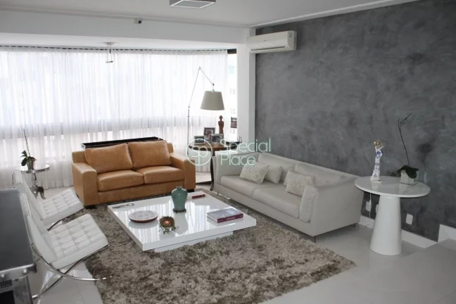 Imagem Bela cobertura com piscina privativa aquecida e churrasqueira.Home Theater com telão de 80p, 3 suit...