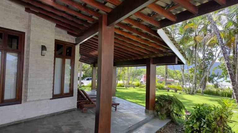 Imagem CASA FRENTE MAR - com 6 dormitórios à suítes - Lagoinha - Ubatuba