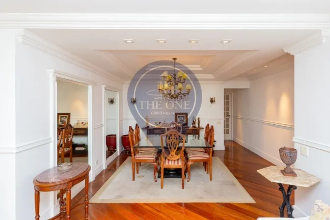 Imagem Oportunidade única em Moema: Apartamento de alto padrão com 4 quartos, 3 suítes e 155m² - São Paulo-SP