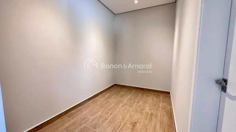 Imagem Suítes: 3 suítes, sendo:
2 Suítes com Closet: Oferecendo espaço extra para organização.
1 Suí...