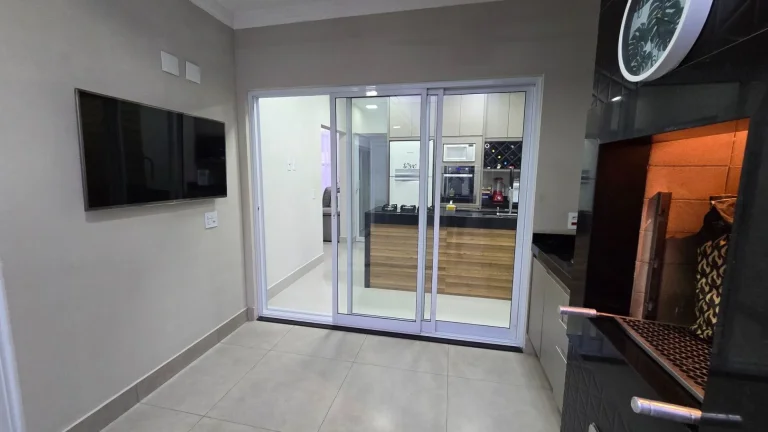 Imagem Casa com 3 dormitórios à venda, 105 m² por R$ 930.000,00 - Village Moutonnee - Salto/SP
