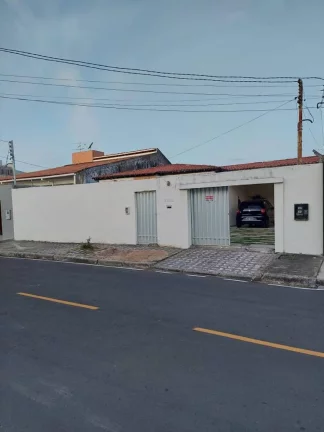 Imagem Casa à venda na Coroa do Meio - 3 suítes, 340m², 4 vagas de garagem!