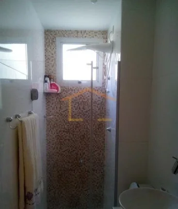 Imagem Apartamento com 39m², localizado no 1º andar, composto por 2 dormitórios, reformado recentemente,...