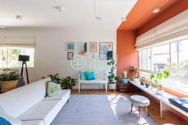 Imagem Apartamento de alto padrão com 291m², 5 dormitórios ( 1 suíte ) e 1 vaga na garagem. Hall privat...