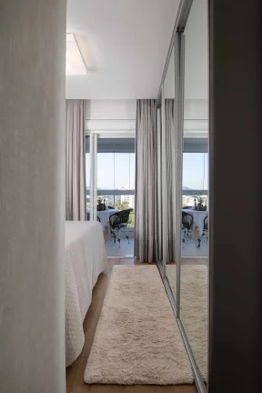 Imagem Apartamento mobiliado com 3 dormitórios sendo 1 suíte e 2 vagas de garagem na Brava em Itajaí