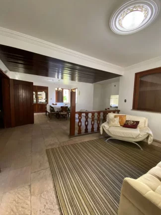Imagem Mansão de Luxo na Coroa do Meio - 4 Suítes, Piscina com Cascata e Jardim com Pomar