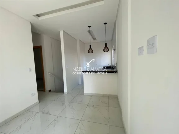Imagem CASA COM SACADA NA QUADRA DA PRAIA