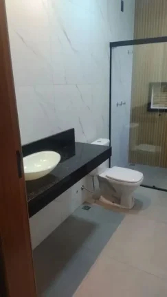 Imagem Casa em Condomínio à Venda em Sorocaba-SP: 3 Quartos, 3 Suítes, 2 Salas, 2 Vagas de Garagem e 112m² de Área!