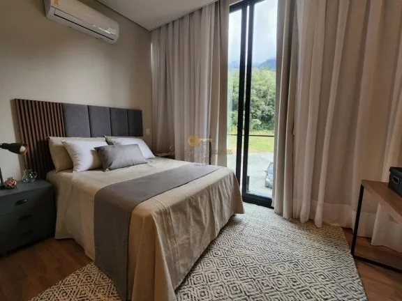 Imagem Casa em Condomínio para Venda em Petrópolis / RJ no bairro Araras