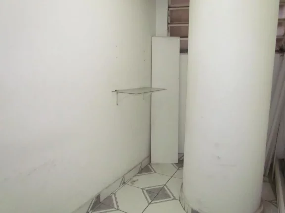 Imagem Excelente Loja Galeria Centro de SP - República – Próxima à Estação República do Metrô - Galeria Califórnia - Rua Barão de Itapetininga 255 - LO0785