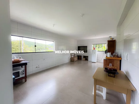 Imagem Sítio à venda em Camboriú-SC com 15.595m². Um verdadeiro paraíso com 6 lagoas, pomar e móveis rústicos.