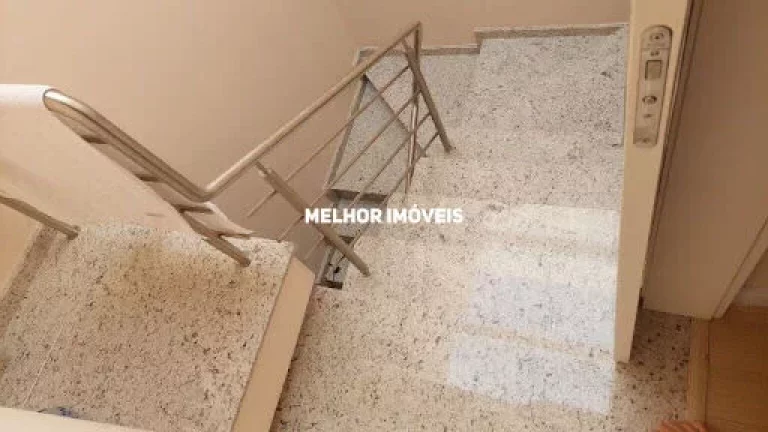 Imagem Casa Sobrado à Venda Semi Mobiliada com 02 Suítes Localizada no Centro de Balneário Camboriú - SC