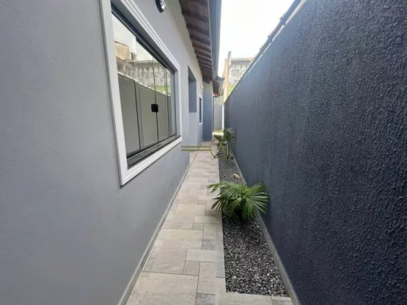 Imagem Casa térrea à venda em Peruíbe Piscina com cascata. Área gourmet com churra
