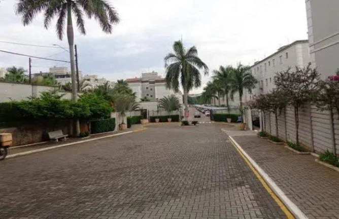 Imagem Apartamento em ótima localização sendo sala, cozinha com gabinete, 02 dormitórios, 01 banheiro c...