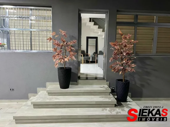 Imagem Imperdível! Casa de 3 quartos e 1 suíte no Tatuapé, São Paulo-SP: 200m², 3 banheiros e 2 vagas de garagem. Confira!