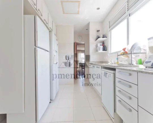 Imagem Cobertura duplex com armários. Piso inferior: Living para 02 ambientes, terraço, 03 dormitórios s...