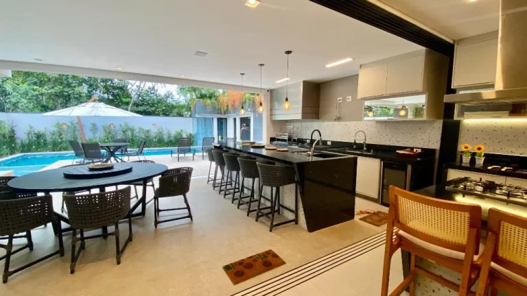 Imagem Casa de luxo à venda na Riviera de Bertioga-SP: 7 quartos, 7 suítes, 8 banheiros, 4 vagas de garagem!