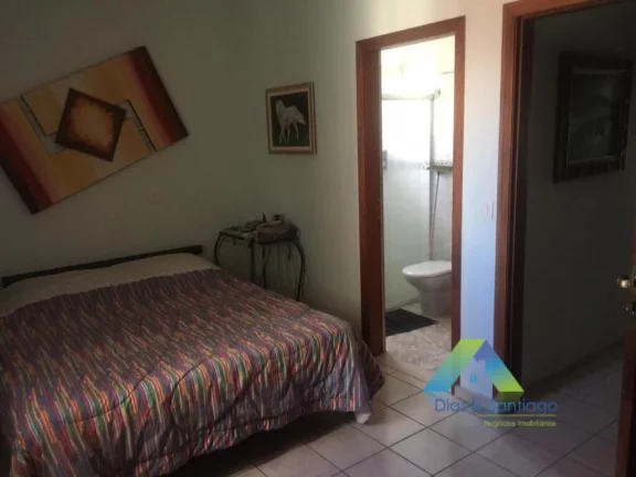 Imagem Ótimo Sobrado com 3 dormitórios, 5 vagas de garagem com amplo espaço em bairro tranquilo com ótima localização.