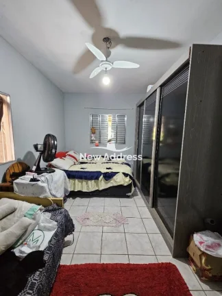 Imagem Casa 2 quartos à venda em Enseada de Jacaraípe, murada e gradeada, ideal para quem busca praticidade e quintal.