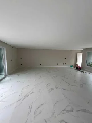 Imagem Sobrado com 3 dormitórios sendo 2 suítes e 1 master e 2 vagas de garagem, Camboriú/SC