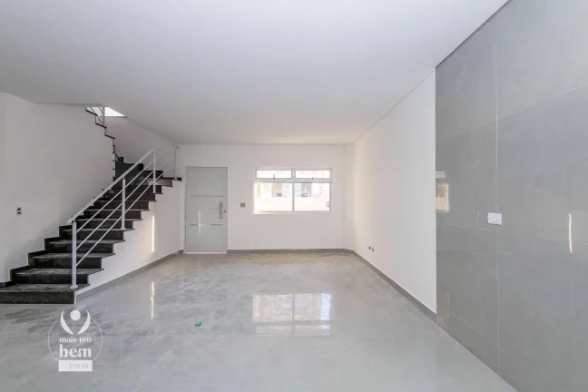 Imagem Sobrado em Condomínio Fechado à venda no Bairro Alto. 3 Quartos, Suíte, terraço com churrasqueira e 2 Vagas de garagem