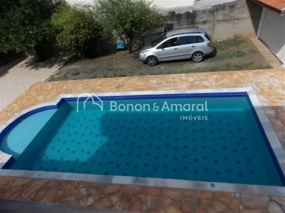 Imagem Este imóvel espaçoso e bem distribuído é perfeito para quem busca conforto e lazer. Com três do...