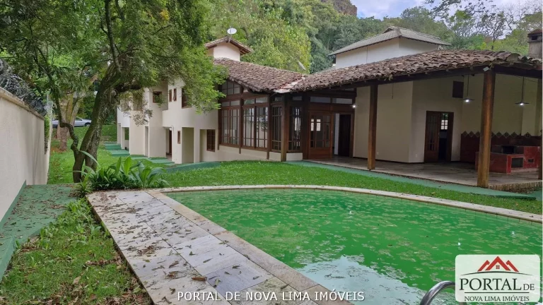 Imagem Casa a venda no condomínio Ipê da Serra, casa com armário e área de lazer com piscina. Venha conhecer no Portal de Nova Lima Imóveis - 31.98511-8000