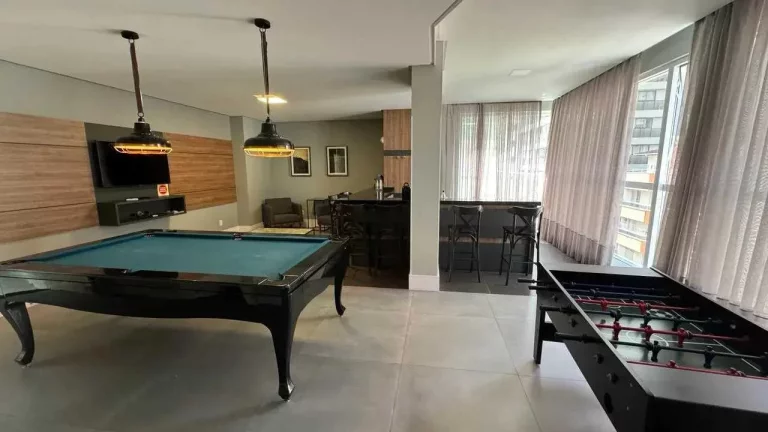 Imagem Apartamento mobiliado com 4 dormitórios sendo 4 suítes e 3 vagas de garagem em Itapema/SC