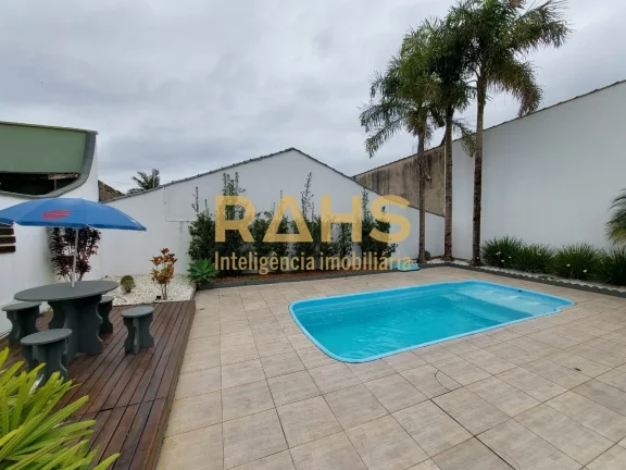 Imagem Lindo sobrado, totalmente averbado, com muito espaço e charme, sua área privativa de 175m² em um ...