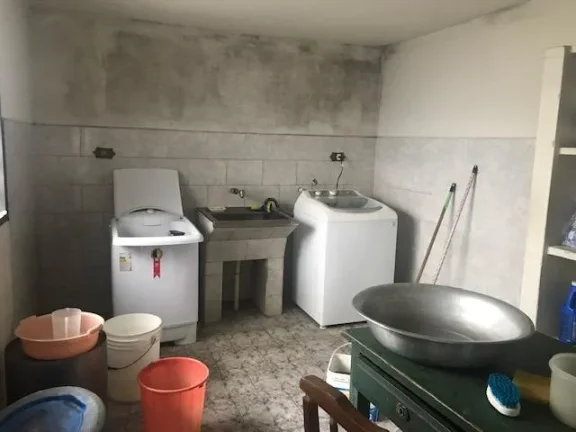 Imagem Casa no centro com 3 dormitórios sendo 1 suíte (todos com armários embutidos) , 2 salas , cozinha...
