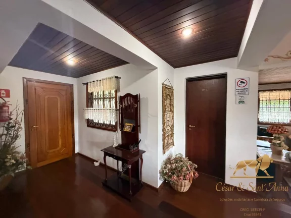 Imagem Linda Casa a Venda com 6 suítes e um chalé em Campos do Jordão SP