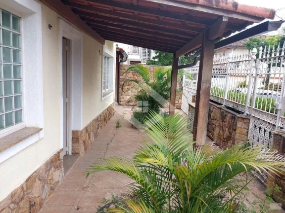 Imagem Casa 5 qrtos (2 Suítes), 2 Salões. Cond. Parque dos Girassois, Campo Grande