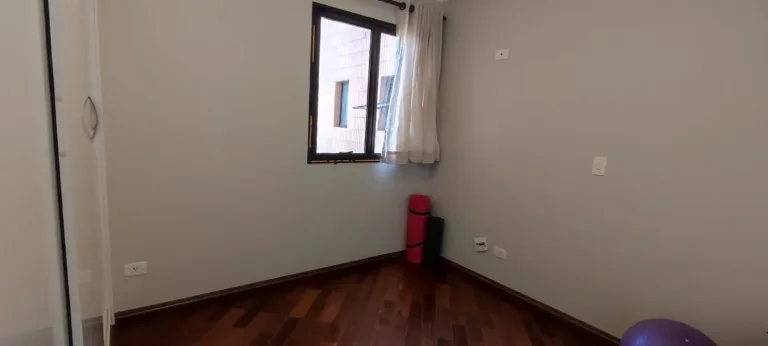 Imagem Apartamento 148 M², 3Q, 2 Suítes, Suíte com hidromassagem, 2 salas, lareira, 4 banheiros, 3 vagas, dependência completa de serviço, academia, sauna.