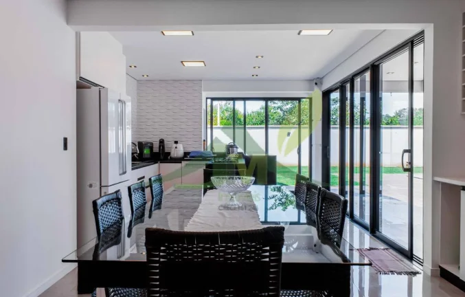Imagem Linda Casa à Venda em Condomínio Fechado em Atibaia