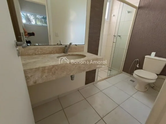 Imagem O imóvel conta com três dormitórios, sendo uma suíte, ampla sala para dois ambientes e garagem p...