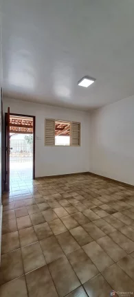 Imagem Casa de Esquina à Venda no Alvorada – Patos de Minas | 3 Quartos e Área para Veículos