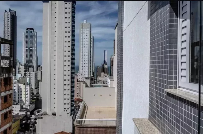 Imagem Apartamento mobiliado com 3 suítes e 3 vagas no centro de Balneário Camboriú